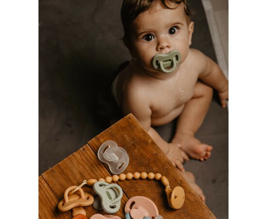 Пустышка Suavinex Colour Essence 6-18 мес, анатомическая силиконовая, желтая. (308077), изображение 4 Пустышка Suavinex Colour Essence 6-18 мес, анатомическая силиконовая, желтая. (308077), изображение 4