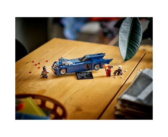 Конструктор LEGO Batman Бэтмен на бэтмобиле против Харли Квинн и Мистера Фриза (76274), изображение 10
