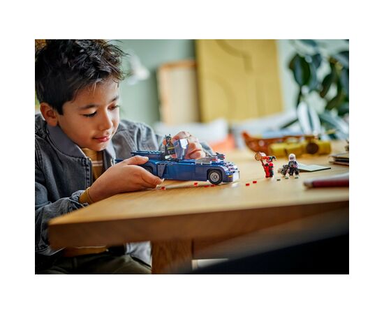 Конструктор LEGO Batman Бэтмен на бэтмобиле против Харли Квинн и Мистера Фриза (76274), изображение 8