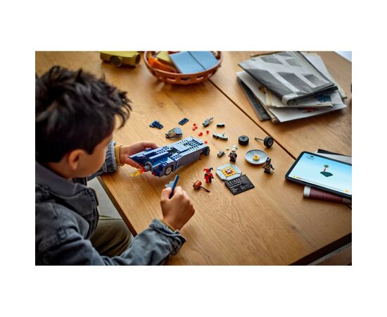 Конструктор LEGO Batman Бэтмен на бэтмобиле против Харли Квинн и Мистера Фриза (76274), изображение 9