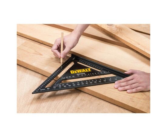 Косинець DeWALT для покрівельних робіт, металевий, 300х300 мм (DWHT25228-0), зображення 3 Косинець DeWALT для покрівельних робіт, металевий, 300х300 мм (DWHT25228-0), зображення 3