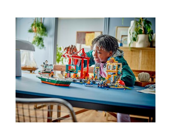 Конструктор LEGO City Морская гавань с грузовым судном (60422), изображение 9 Конструктор LEGO City Морская гавань с грузовым судном (60422), изображение 9
