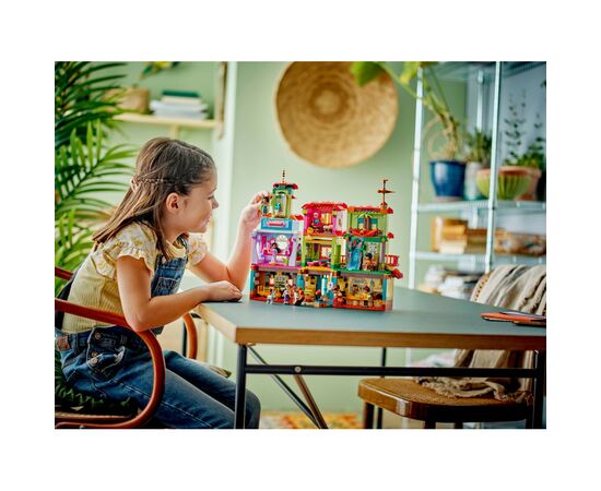 Конструктор LEGO Disney Волшебный дом Мадригал (43245-), изображение 10 Конструктор LEGO Disney Волшебный дом Мадригал (43245-), изображение 10