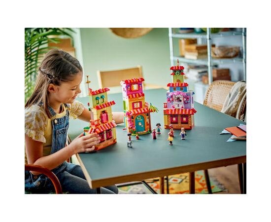 Конструктор LEGO Disney Волшебный дом Мадригал (43245-), изображение 11 Конструктор LEGO Disney Волшебный дом Мадригал (43245-), изображение 11