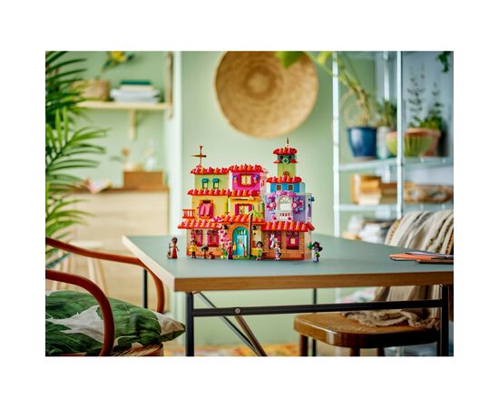 Конструктор LEGO Disney Волшебный дом Мадригал (43245-), изображение 12 Конструктор LEGO Disney Волшебный дом Мадригал (43245-), изображение 12