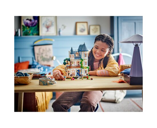 Конструктор LEGO Friends Замковый отель Ночлег и завтрак (42638), изображение 9 Конструктор LEGO Friends Замковый отель Ночлег и завтрак (42638), изображение 9