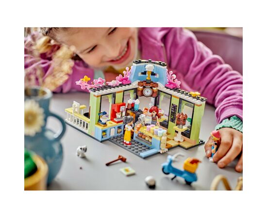 Конструктор LEGO Friends Кофейня Хартлейк-Сити (42618), изображение 10 Конструктор LEGO Friends Кофейня Хартлейк-Сити (42618), изображение 10