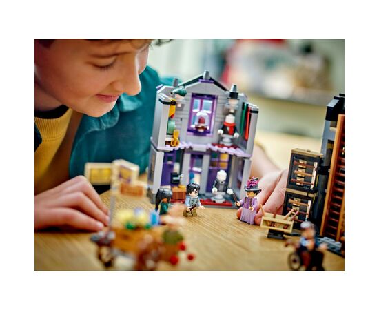 Конструктор LEGO Harry Potter Лавки Оливандера и мантий от Мадам Малкин (76439), изображение 10 Конструктор LEGO Harry Potter Лавки Оливандера и мантий от Мадам Малкин (76439), изображение 10