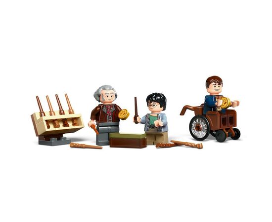 Конструктор LEGO Harry Potter Лавки Оливандера и мантий от Мадам Малкин (76439), изображение 6 Конструктор LEGO Harry Potter Лавки Оливандера и мантий от Мадам Малкин (76439), изображение 6