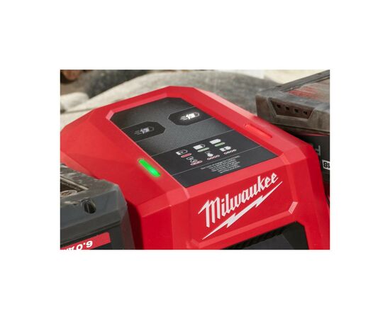 Зарядное устройство для аккумуляторов инструмента Milwaukee M18 DBSC Dual SUPER CHARGER (4932492531), изображение 8 Зарядное устройство для аккумуляторов инструмента Milwaukee M18 DBSC Dual SUPER CHARGER (4932492531), изображение 8
