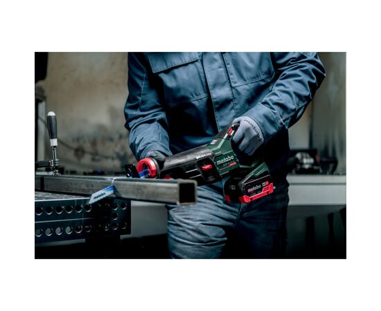 Сабельная пила Metabo SSEP 18 LT BL 18V, ход 32мм, 0-3000об/мин, 3кг (без АКБ и ЗУ) (601617850), изображение 5 Сабельная пила Metabo SSEP 18 LT BL 18V, ход 32мм, 0-3000об/мин, 3кг (без АКБ и ЗУ) (601617850), изображение 5