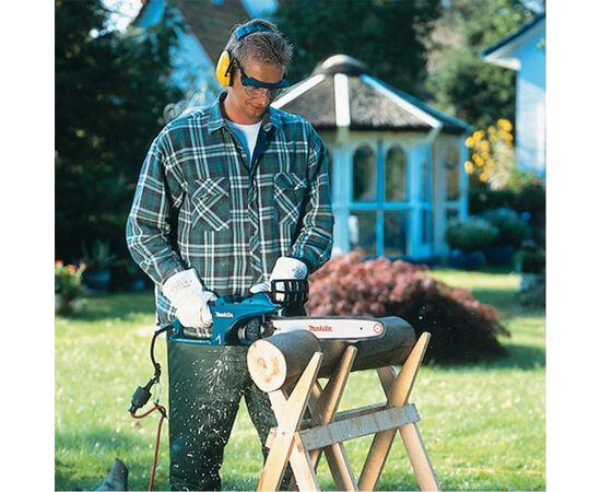 Цепная пила Makita UC4041A электрическая, 400 мм 1800W (UC4041A), изображение 3 Цепная пила Makita UC4041A электрическая, 400 мм 1800W (UC4041A), изображение 3