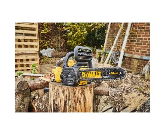 Цепная пила DeWALT 18 В, шина 30 см, цепь OREGON 3/8 (без АКБ и ЗУ) (DCM565N), изображение 5 Цепная пила DeWALT 18 В, шина 30 см, цепь OREGON 3/8 (без АКБ и ЗУ) (DCM565N), изображение 5