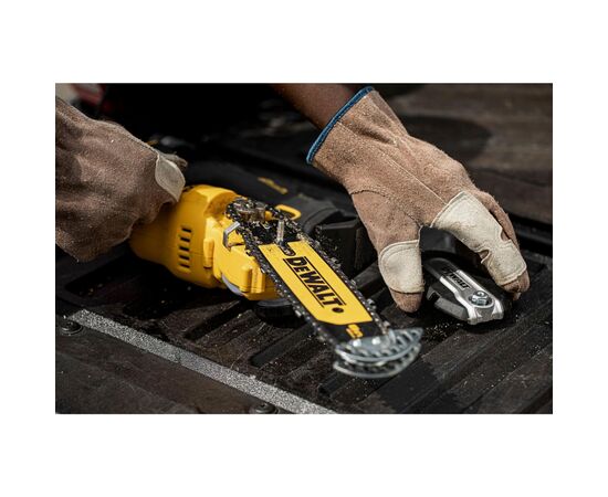 Цепная пила DeWALT мини, 18 В XR Li-lon 5Ah, бесщёточная, шина 20 см (DCMPS520P1), изображение 6 Цепная пила DeWALT мини, 18 В XR Li-lon 5Ah, бесщёточная, шина 20 см (DCMPS520P1), изображение 6