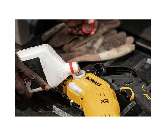 Цепная пила DeWALT мини, 18 В XR Li-lon 5Ah, бесщёточная, шина 20 см (DCMPS520P1), изображение 9 Цепная пила DeWALT мини, 18 В XR Li-lon 5Ah, бесщёточная, шина 20 см (DCMPS520P1), изображение 9