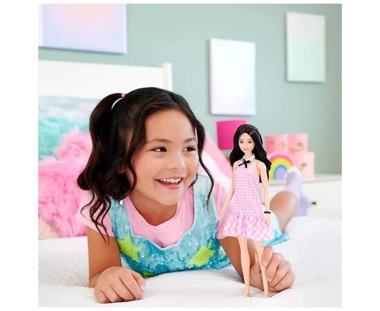 Кукла Barbie Модница в нежном платье в клетку (HRH21), изображение 6 Кукла Barbie Модница в нежном платье в клетку (HRH21), изображение 6