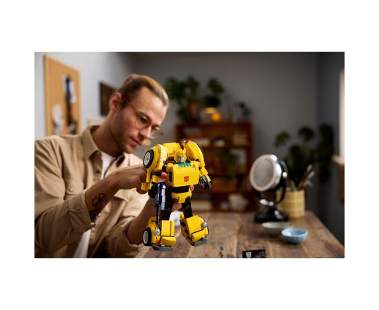 Конструктор LEGO Icons Трансформери Бамблбі 950 деталей (10338), зображення 11 Конструктор LEGO Icons Трансформери Бамблбі 950 деталей (10338), зображення 11