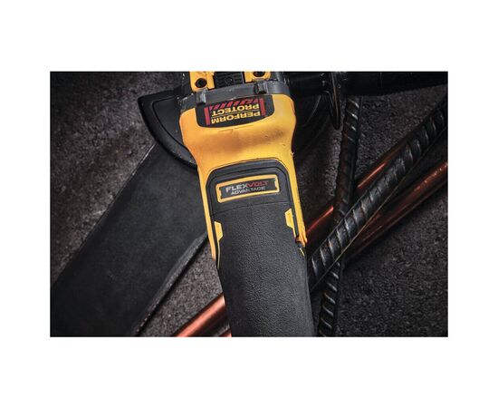 Шлифовальная машина DeWALT 18В XR Li-lon FLEXVOLT, 6Ah, 125 мм, 9000 об/мин, вес 1.81 кг (DCG409T1), изображение 5 Шлифовальная машина DeWALT 18В XR Li-lon FLEXVOLT, 6Ah, 125 мм, 9000 об/мин, вес 1.81 кг (DCG409T1), изображение 5