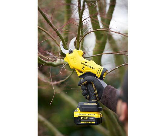 Секатор Stanley FATMAX акумуляторний ,18 В, Li-Ion, до 32 мм, 2,5 кг (без АКБ та ЗП) (SFMCPP32B), зображення 3 Секатор Stanley FATMAX акумуляторний ,18 В, Li-Ion, до 32 мм, 2,5 кг (без АКБ та ЗП) (SFMCPP32B), зображення 3