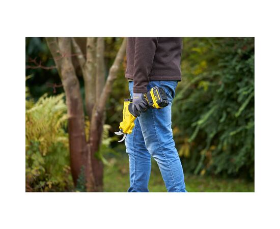 Секатор Stanley FATMAX акумуляторний ,18 В, Li-Ion, до 32 мм, 2,5 кг (без АКБ та ЗП) (SFMCPP32B), зображення 8 Секатор Stanley FATMAX акумуляторний ,18 В, Li-Ion, до 32 мм, 2,5 кг (без АКБ та ЗП) (SFMCPP32B), зображення 8