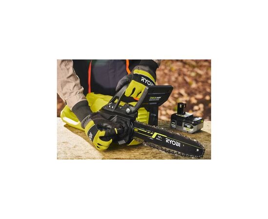 Цепная пила Ryobi ONE+ HP RY18CSX30A-150 18В, 5Ah, 30см, 3.2кг (5133005466), изображение 2 Цепная пила Ryobi ONE+ HP RY18CSX30A-150 18В, 5Ah, 30см, 3.2кг (5133005466), изображение 2