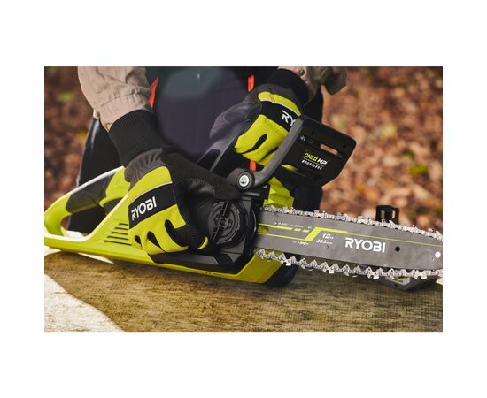 Цепная пила Ryobi ONE+ HP RY18CSX30A-150 18В, 5Ah, 30см, 3.2кг (5133005466), изображение 8 Цепная пила Ryobi ONE+ HP RY18CSX30A-150 18В, 5Ah, 30см, 3.2кг (5133005466), изображение 8