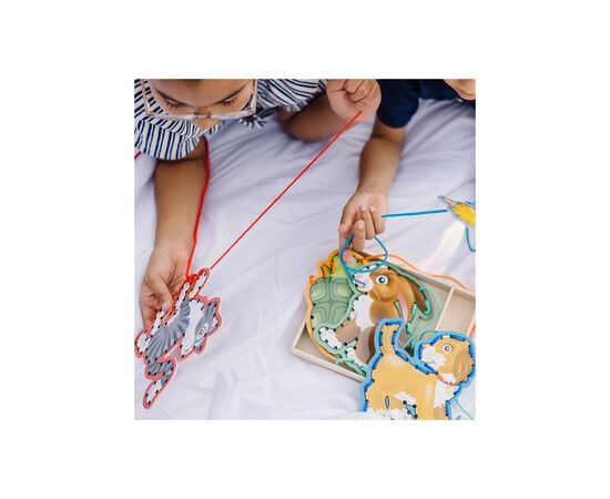 Развивающая игрушка Melissa&Doug Деревянная шнуровка Домашние животные (MD13782), изображение 2 Развивающая игрушка Melissa&Doug Деревянная шнуровка Домашние животные (MD13782), изображение 2