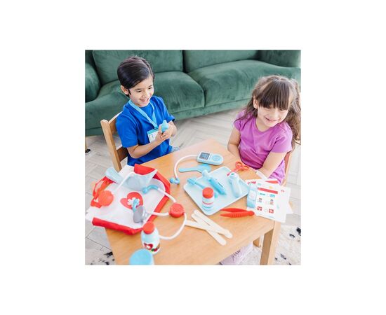 Розвиваюча іграшка Melissa&Doug Юний лікар (MD8569), зображення 4 Розвиваюча іграшка Melissa&Doug Юний лікар (MD8569), зображення 4