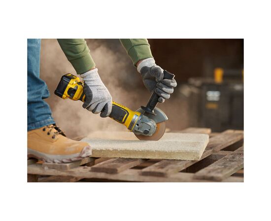 Шлифовальная машина Stanley угловая аккум безщеточная FATMAX,Li-Ion V20, 18В, 2x4Ah, 8000об/мин, 125 мм, кейс (SFMCG700M2K), изображение 4