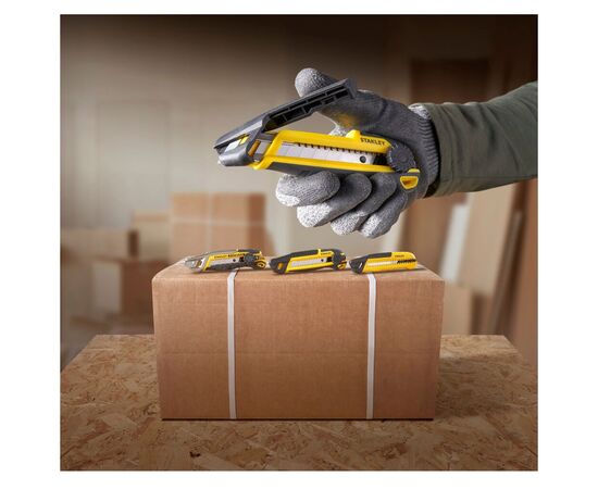 Нож монтажный Stanley сегментный, с фиксатором, 18 мм (STHT10500-0), изображение 3 Нож монтажный Stanley сегментный, с фиксатором, 18 мм (STHT10500-0), изображение 3