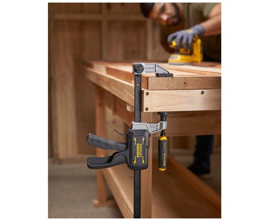 Струбцина Stanley FatMax гибридная, 600мм, давление мин/макс 136/374 кг (FMHT83008-0), изображение 4 Струбцина Stanley FatMax гибридная, 600мм, давление мин/макс 136/374 кг (FMHT83008-0), изображение 4