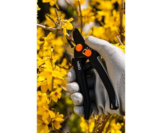 Секатор Neo Tools контактный, d реза 15мм, 185мм, 169г (15-201), изображение 2 Секатор Neo Tools контактный, d реза 15мм, 185мм, 169г (15-201), изображение 2