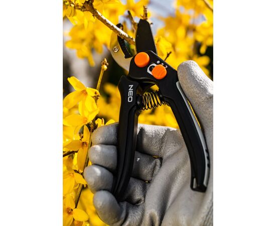 Секатор Neo Tools контактный, d реза 15мм, 185мм, 169г (15-201), изображение 4 Секатор Neo Tools контактный, d реза 15мм, 185мм, 169г (15-201), изображение 4