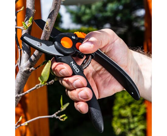 Секатор Neo Tools контактный, d реза 18мм, 200мм, 240г (15-203), изображение 2 Секатор Neo Tools контактный, d реза 18мм, 200мм, 240г (15-203), изображение 2