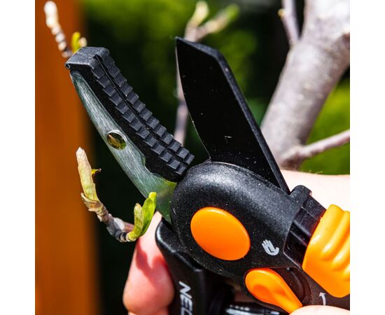 Секатор Neo Tools контактный, d реза 18мм, 200мм, 240г (15-203), изображение 3 Секатор Neo Tools контактный, d реза 18мм, 200мм, 240г (15-203), изображение 3