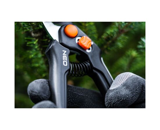 Секатор Neo Tools плоскостной, d реза 15мм, 185мм, 164г (15-200), изображение 5 Секатор Neo Tools плоскостной, d реза 15мм, 185мм, 164г (15-200), изображение 5