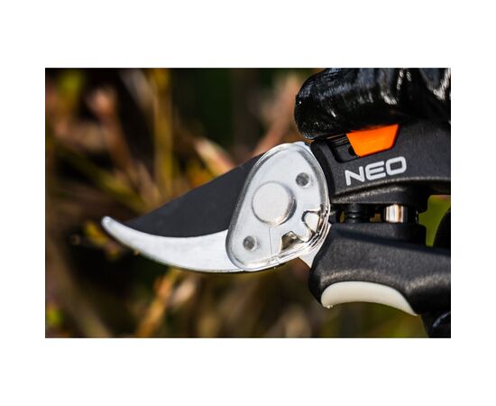 Секатор Neo Tools плоскостной, d реза 18мм, 200мм, 206г (15-204), изображение 3 Секатор Neo Tools плоскостной, d реза 18мм, 200мм, 206г (15-204), изображение 3