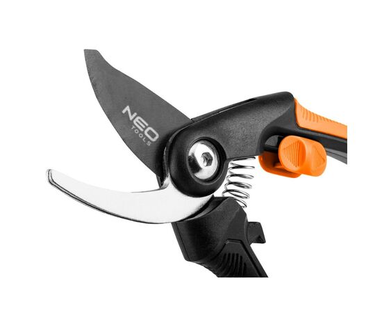 Секатор Neo Tools плоскостной, d реза 20мм, 210мм, 178г (15-210), изображение 3 Секатор Neo Tools плоскостной, d реза 20мм, 210мм, 178г (15-210), изображение 3