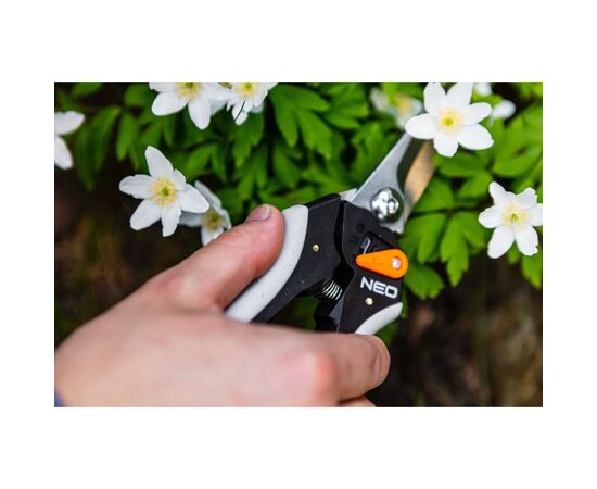 Секатор Neo Tools плоскостной, d реза 6мм, 210мм, 184г (15-208), изображение 6 Секатор Neo Tools плоскостной, d реза 6мм, 210мм, 184г (15-208), изображение 6
