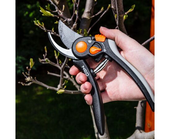 Секатор Neo Tools площинний, d різу 18мм, 200мм, 248г (15-202), изображение 8 Секатор Neo Tools площинний, d різу 18мм, 200мм, 248г (15-202), изображение 8