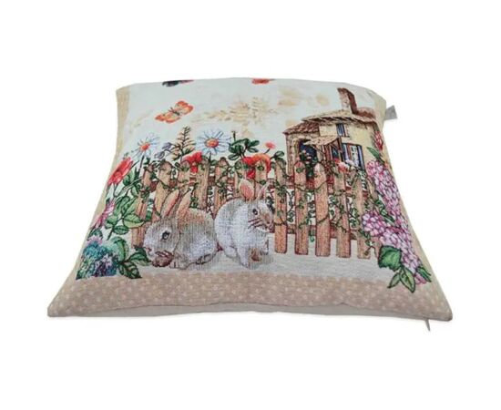 Подушка Прованс гобеленовая декоративная Alicia избушка и кролики 45х45 см (026041), изображение 7 Подушка Прованс гобеленовая декоративная Alicia избушка и кролики 45х45 см (026041), изображение 7