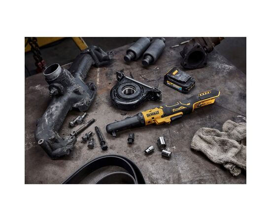 Гайковерт DeWALT угловой 18 В XR Li-lon, бесщеточный, 102 Нм, 1,2 кг (без АКБ и ЗУ) (DCF510N), изображение 8 Гайковерт DeWALT угловой 18 В XR Li-lon, бесщеточный, 102 Нм, 1,2 кг (без АКБ и ЗУ) (DCF510N), изображение 8