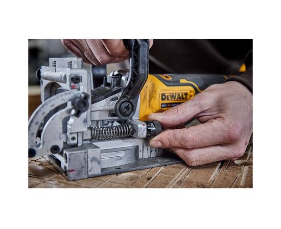 Фрезер DeWALT ламельный, XR Li-Ion 18 В, 8000 об/мин, фрезы 102 мм, TSTAK (без АКБ та ЗП) (DCW682NT), изображение 12 Фрезер DeWALT ламельный, XR Li-Ion 18 В, 8000 об/мин, фрезы 102 мм, TSTAK (без АКБ та ЗП) (DCW682NT), изображение 12