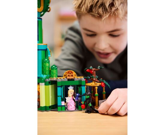 Конструктор LEGO Wicked Добро пожаловать в Изумрудный город 945 деталей (75684), изображение 11 Конструктор LEGO Wicked Добро пожаловать в Изумрудный город 945 деталей (75684), изображение 11