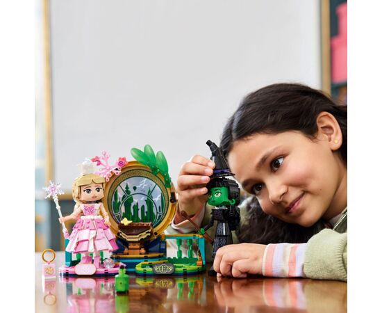 Конструктор LEGO Wicked Фигурки Эльфабы и Глинды 558 деталей (75682), изображение 7 Конструктор LEGO Wicked Фигурки Эльфабы и Глинды 558 деталей (75682), изображение 7