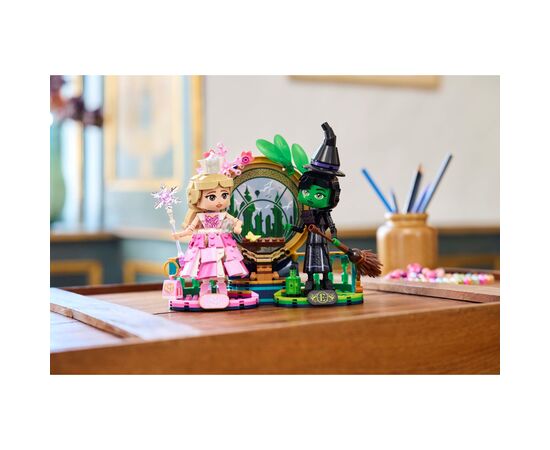 Конструктор LEGO Wicked Фигурки Эльфабы и Глинды 558 деталей (75682), изображение 9 Конструктор LEGO Wicked Фигурки Эльфабы и Глинды 558 деталей (75682), изображение 9