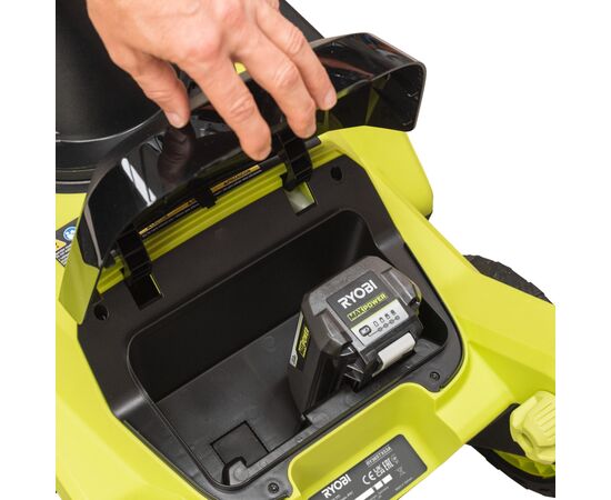 Снегоуборщик Ryobi аккумуляторный Max Power RY36STX53A-150 36В, 5Ah, 53см, выброс до 11м (5133005723), изображение 3 Снегоуборщик Ryobi аккумуляторный Max Power RY36STX53A-150 36В, 5Ah, 53см, выброс до 11м (5133005723), изображение 3