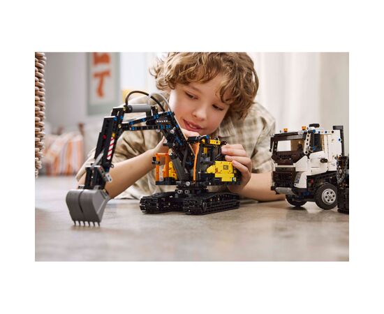Конструктор LEGO Technic Грузовик Volvo FMX и Электрический экскаватор EC230 (42175), изображение 12 Конструктор LEGO Technic Грузовик Volvo FMX и Электрический экскаватор EC230 (42175), изображение 12