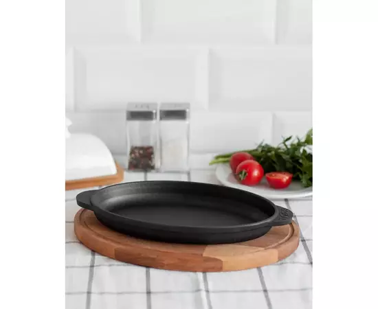 Сковорода Brizoll HoReCa чавунна овальна з підставкою 220х140х25 мм (H2214-D), изображение 5 Сковорода Brizoll HoReCa чавунна овальна з підставкою 220х140х25 мм (H2214-D), изображение 5