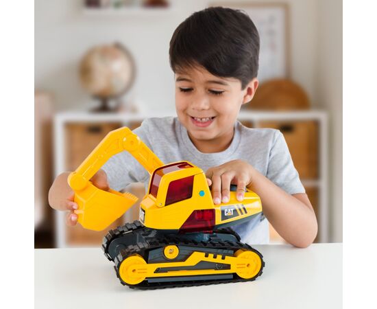 Спецтехника Funrise CAT Строительные машины Экскаватор с фигуркой со светом и звуком, 30 см (83203), изображение 5 Спецтехника Funrise CAT Строительные машины Экскаватор с фигуркой со светом и звуком, 30 см (83203), изображение 5